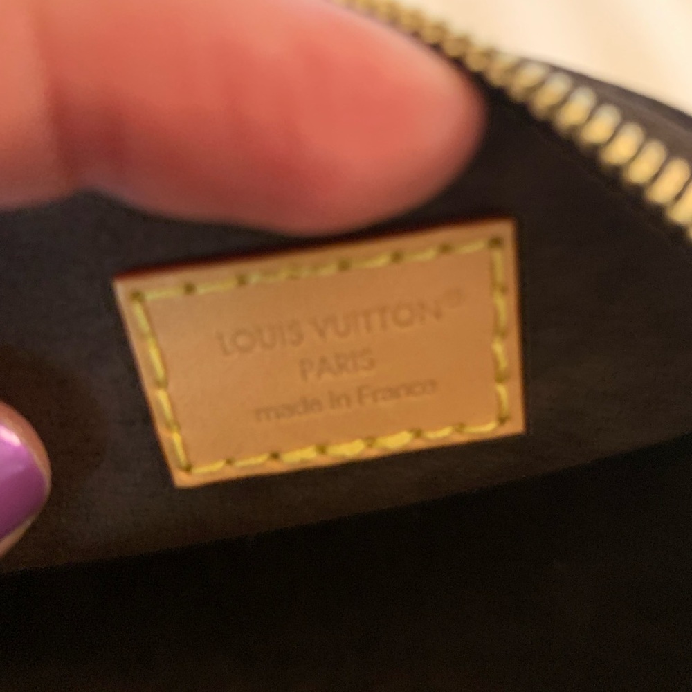 Authentic Louis   Vuitton cosmetic case with side  handler / LV box, brand new - Picture 11 of 12